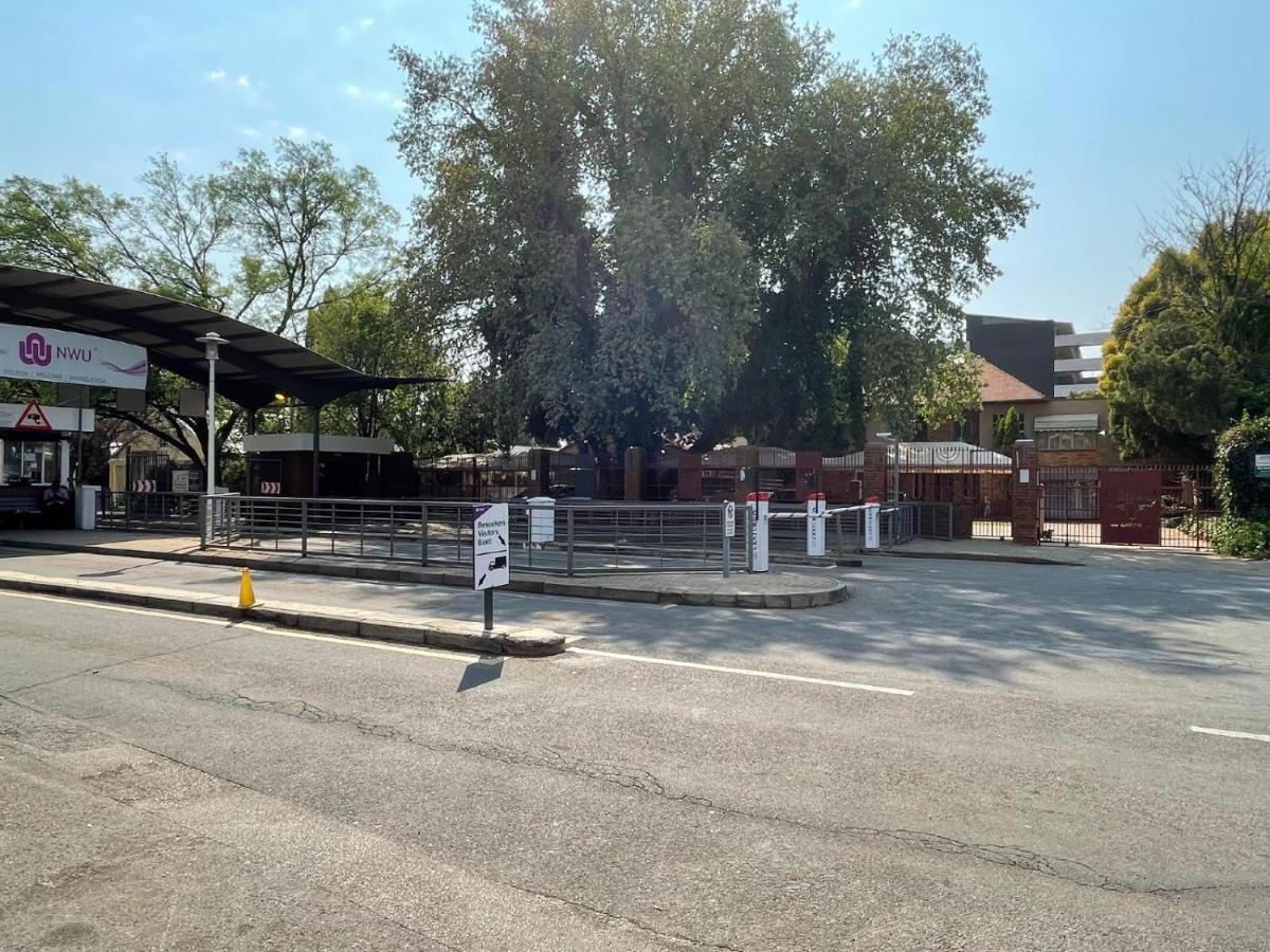 Beesdam Guesthouse Potchefstroom Dış mekan fotoğraf